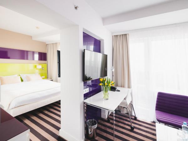 METROPOL Hotel Katowice : photo 1 de la chambre chambre double affaires avec accès à la salle de sport