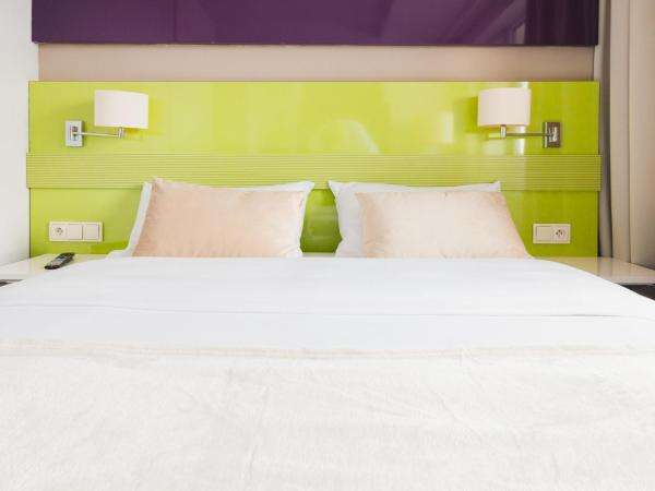 METROPOL Hotel Katowice : photo 2 de la chambre chambre double affaires avec accès à la salle de sport