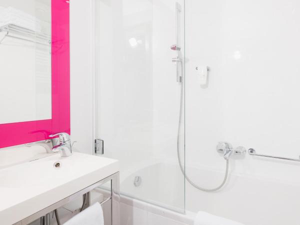 METROPOL Hotel Katowice : photo 3 de la chambre chambre double ou lits jumeaux avec salle de bains