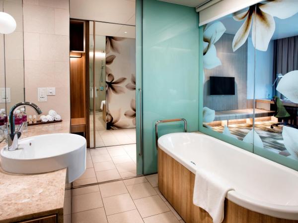 Crowne Plaza Changi Airport, an IHG Hotel : photo 4 de la chambre premium king room - lounge access