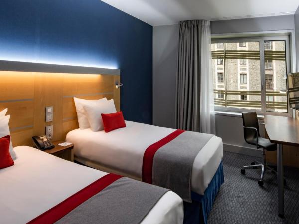 Holiday Inn Express Paris-Canal De La Villette, an IHG Hotel : photo 6 de la chambre chambre lits jumeaux avec vue