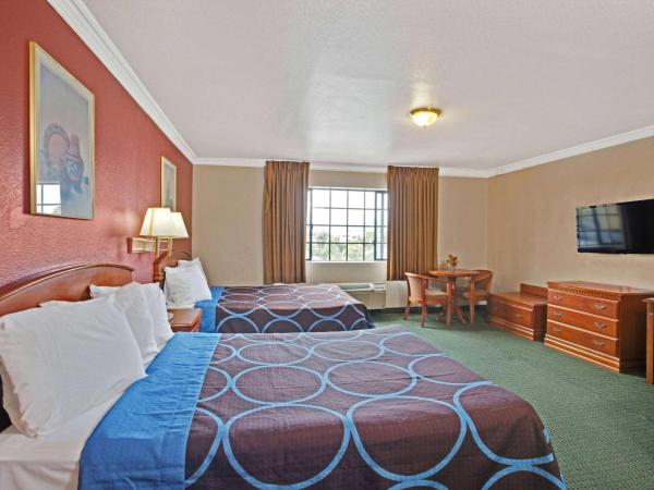 Super 8 by Wyndham Hollywood/LA Area : photo 1 de la chambre chambre 2 lits queen-size - non-fumeurs