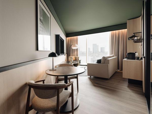 DoubleTree by Hilton Amsterdam Centraal Station : photo 4 de la chambre one-bedroom superior suite with river view