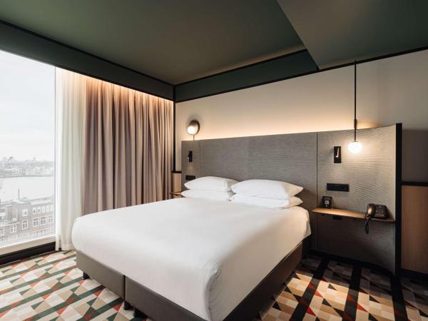 DoubleTree by Hilton Amsterdam Centraal Station : photo 2 de la chambre one-bedroom superior suite with river view