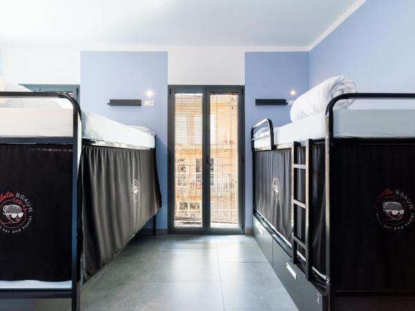 Hostel Carlota Braun : photo 2 de la chambre chambre familiale avec salle de bains privative