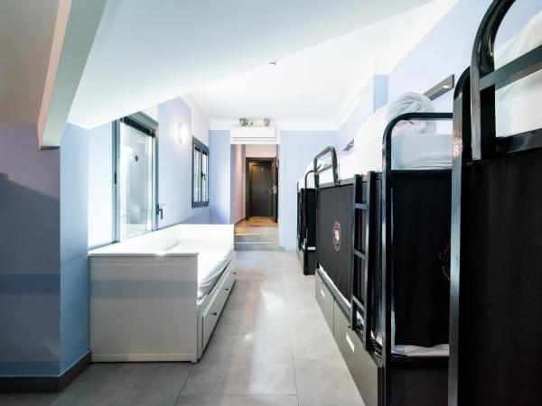 Hostel Carlota Braun : photo 10 de la chambre chambre familiale avec salle de bains privative