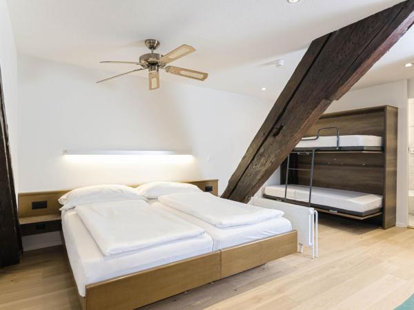 ROESLI Guest House : photo 2 de la chambre chambre quintuple