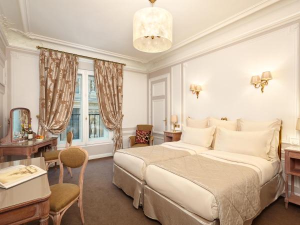 Hôtel Regina Louvre : photo 7 de la chambre chambre prestige - côté louvre et tour eiffel