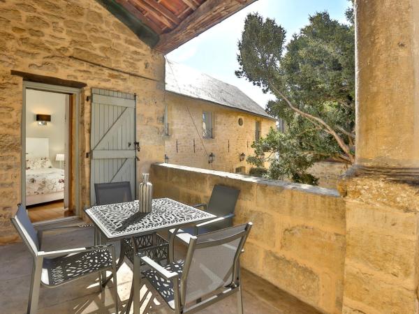 La Villa des Consuls - Gîte de tourisme de charme : photo 6 de la chambre appartement avec terrasse - 1er Étage