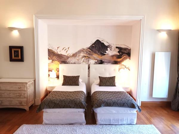 La Villa des Consuls - Gîte de tourisme de charme : photo 9 de la chambre appartement avec terrasse (rez-de-chaussée)