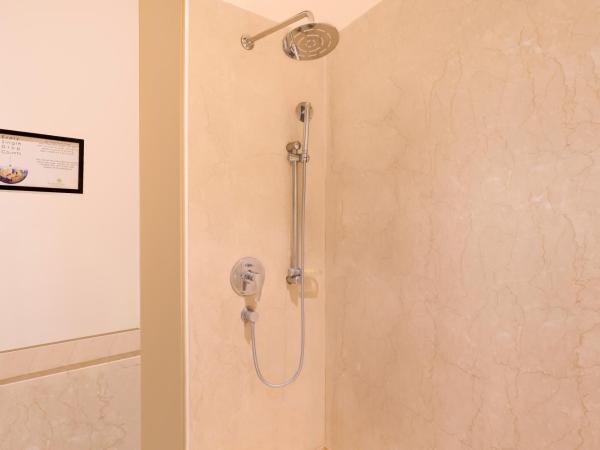 Lemon Tree Premier 2, Gurugram : photo 3 de la chambre premier king or twin room with 1+1 (happy hours from 5 pm to 9 pm) and 2 pcs of laundry complimentary per room per stay
