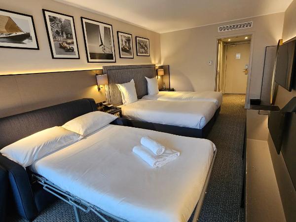 Columbus Hotel Monte-Carlo, Curio Collection by Hilton : photo 2 de la chambre chambre lits jumeaux de luxe avec canapé-lit
