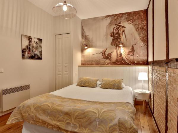 La Villa des Consuls - Gîte de tourisme de charme : photo 3 de la chambre appartement avec terrasse (rez-de-chaussée)