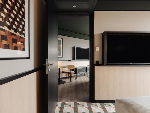 DoubleTree by Hilton Amsterdam Centraal Station : photo 3 de la chambre one-bedroom superior suite with river view
