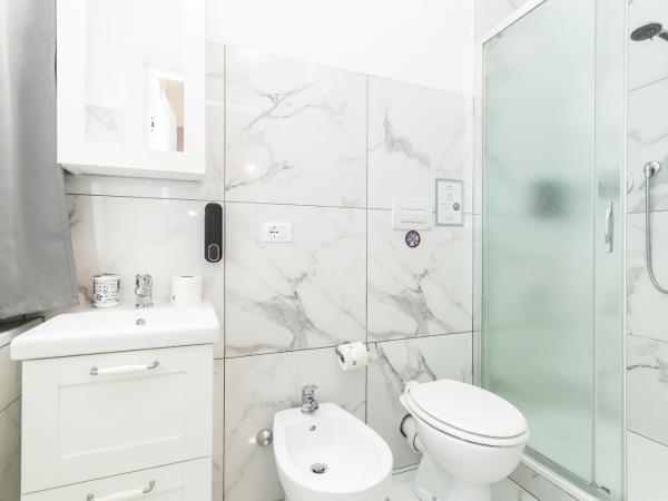 VittorioVeneto126 : photo 8 de la chambre chambre double avec salle de bains privative