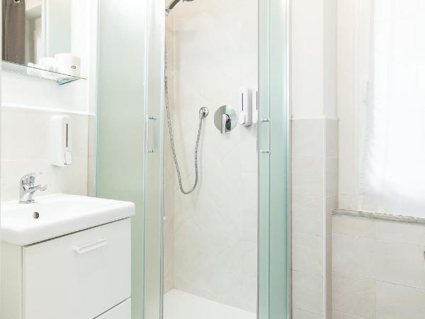 VittorioVeneto126 : photo 4 de la chambre chambre double avec salle de bains privative