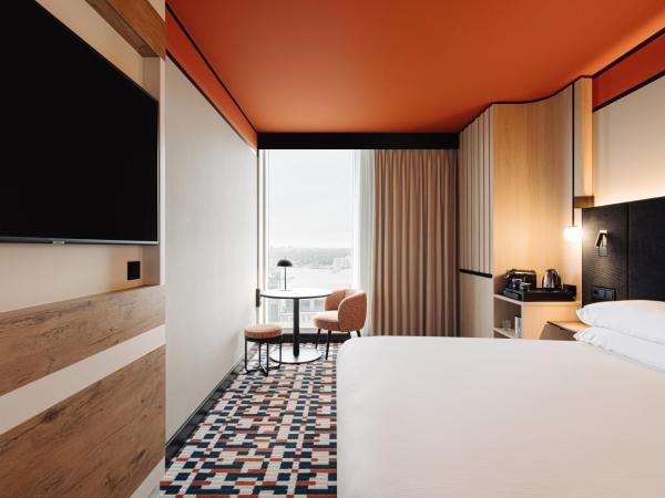DoubleTree by Hilton Amsterdam Centraal Station : photo 3 de la chambre chambre lit king-size - vue sur rivière - Étage supérieur