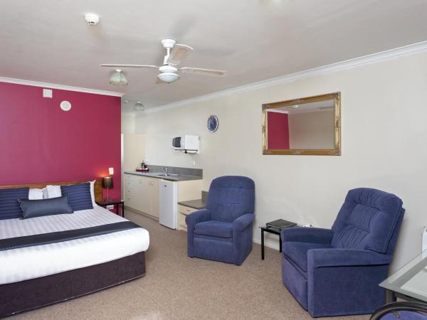 BK's Rotorua Motor Lodge : photo 1 de la chambre queen studio with private spa bath