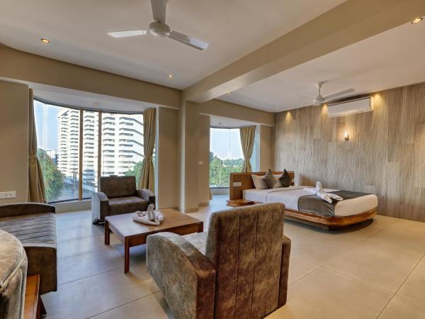 Artilla Inn : photo 1 de la chambre chambre lit king-size avec balcon