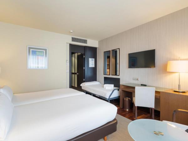 Attica21 Coruña : photo 1 de la chambre chambre lits jumeaux avec lit d'appoint (3 adultes)