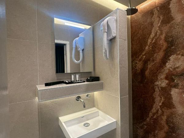 Alp Hotel : photo 2 de la chambre chambre lits jumeaux avec balcon