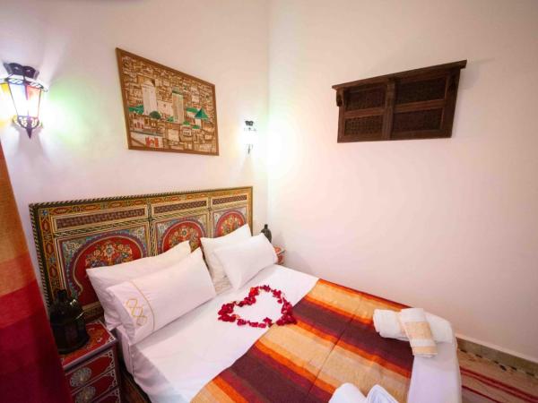 Dar houda : photo 4 de la chambre chambre double avec salle de bains privative