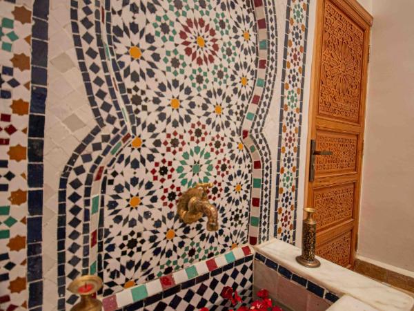 Dar houda : photo 6 de la chambre chambre double avec salle de bains privative