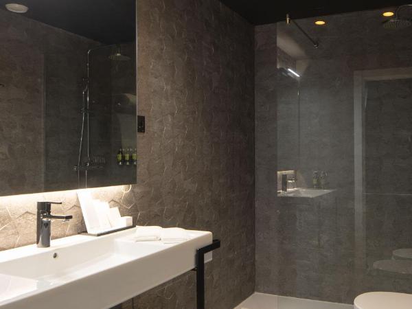 Hotel Tayko Bilbao : photo 8 de la chambre chambre lit king-size de luxe - vue sur rivière