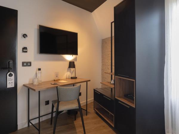 Hotel Tayko Bilbao : photo 3 de la chambre chambre simple avec balcon – vue sur rivière