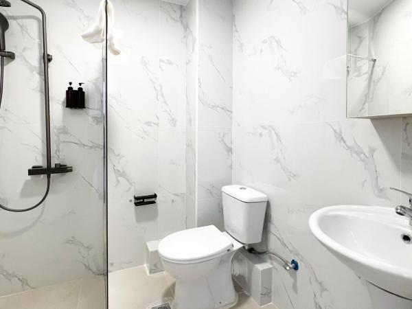 ANhome K11 serviced apartments Plus : photo 3 de la chambre chambre familiale avec salle de bains commune