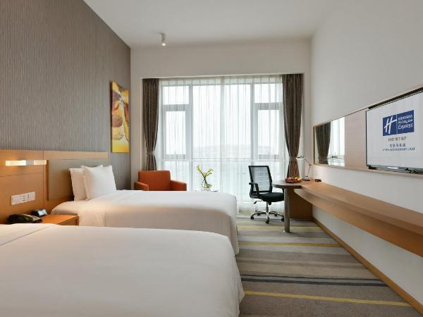 Holiday Inn Express Chengdu Huanhuaxi, an IHG Hotel : photo 3 de la chambre high floor standard twin room