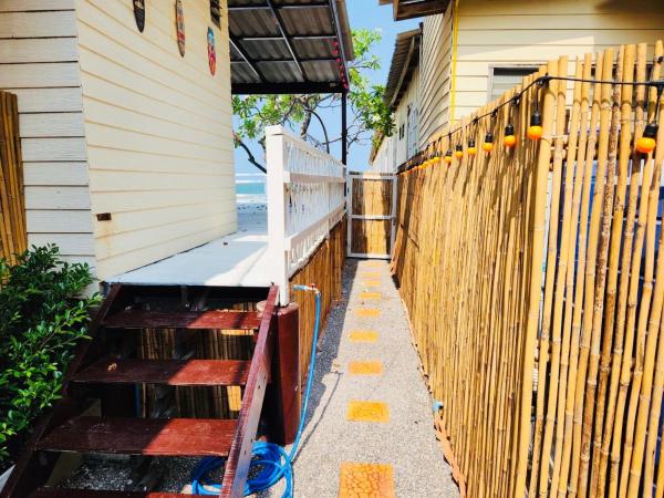 Karoon hut : photo 7 de la chambre bungalow - côté plage