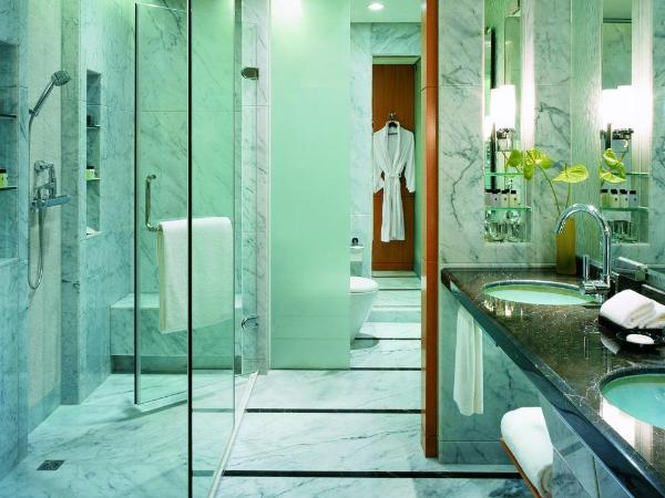 Hyatt Regency Dongguan : photo 1 de la chambre chambre lit king-size - vue sur lac