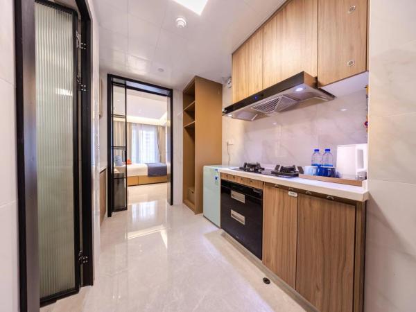 Excellence International Apartment - Convention & Exhibition Center : photo 6 de la chambre chambre lit queen-size deluxe