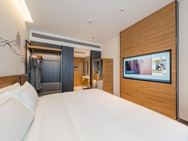 UrCove by HYATT Hangzhou Riverside CBD : photo 1 de la chambre chambre lit queen-size deluxe