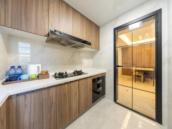 Excellence International Apartment - Convention & Exhibition Center : photo 9 de la chambre chambre supérieure lit queen-size