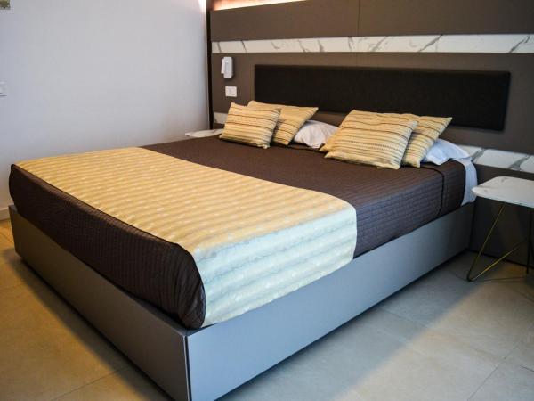 Mediterranea Hotel & Convention Center : photo 2 de la chambre chambre double supérieure avec balcon