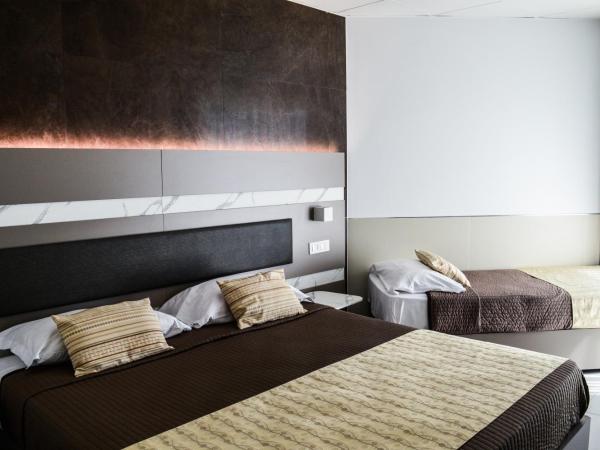 Mediterranea Hotel & Convention Center : photo 2 de la chambre chambre triple