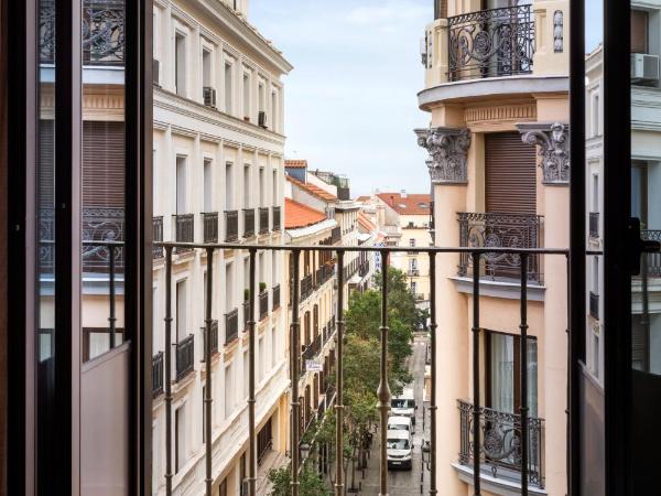 Catalonia Puerta del Sol : photo 3 de la chambre chambre double ou lits jumeaux - vue sur rue