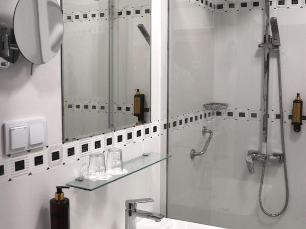 Hotel Polonia Centrum : photo 5 de la chambre chambre lit queen-size deluxe