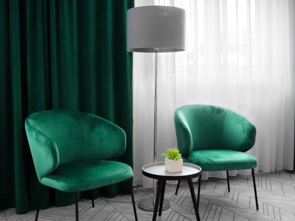 Hotel Polonia Centrum : photo 2 de la chambre chambre double affaires avec accès à la salle de sport