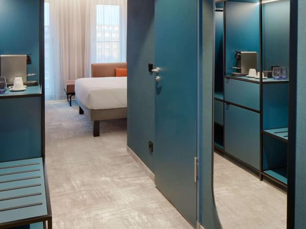 Novotel Hamburg Central Station : photo 6 de la chambre chambre double supérieure avec canapé-lit