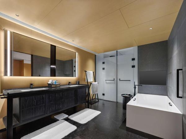 Hilton Nanjing Niushoushan : photo 2 de la chambre suite deluxe avec lit king-size