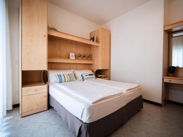 Hotel Niagara : photo 2 de la chambre petite chambre double