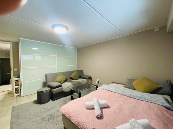 Welcoming shared room with free parking and sauna : photo 1 de la chambre chambre double avec terrasse