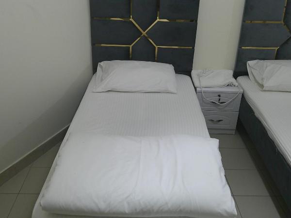 Ruby Star Hostel Dubai F2 : photo 6 de la chambre chambre familiale avec salle de bains