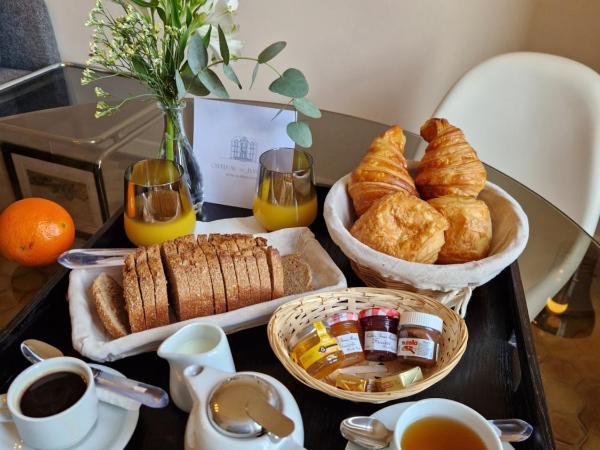 Château de Bayssan : photo 7 de la chambre appartement - vue sur jardin