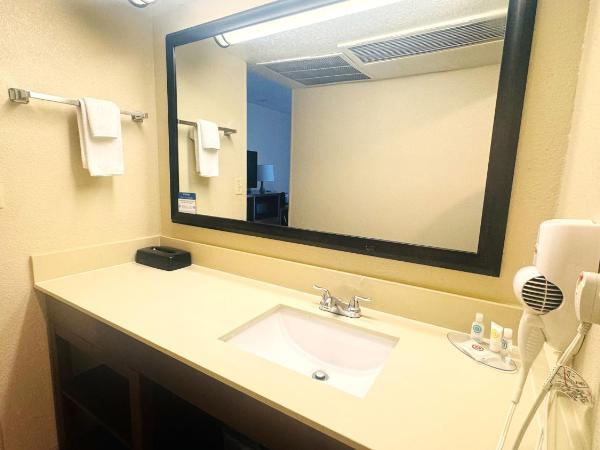 Comfort Inn Downtown : photo 5 de la chambre chambre lit queen-size - non-fumeurs