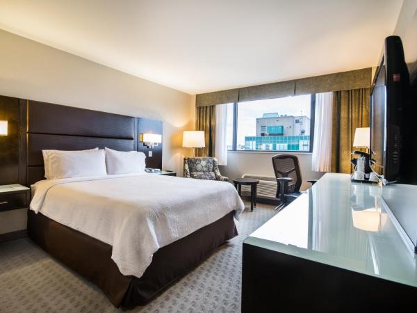 Holiday Inn Vancouver-Centre Broadway, an IHG Hotel : photo 1 de la chambre chambre standard lit queen-size