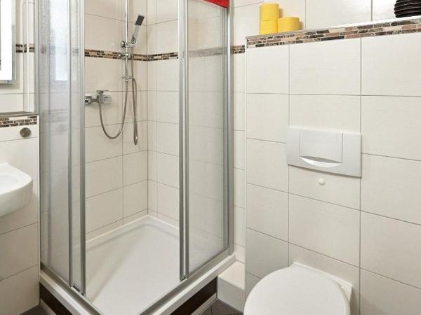 Pension-Leipzig-Süd : photo 9 de la chambre chambre double avec salle de bains privative